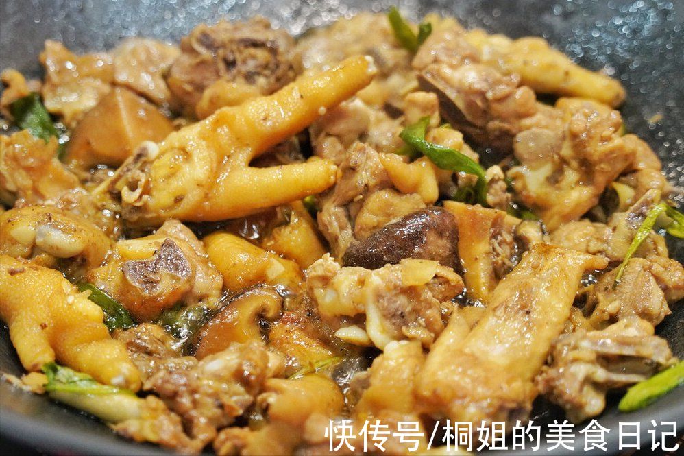 炖鸡肉，先焯水还是直接炖？都是错的，多做1步，鸡肉鲜嫩又入味