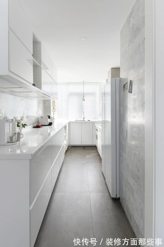 私密性|110平现代风三居室,全屋以白色为基调阳光透进来,非常惬意