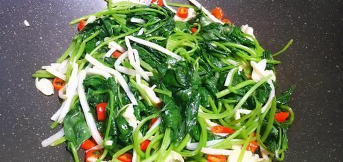 女性爱美要会吃,常吃3种美食,滋阴润燥,延缓衰老,早吃早好