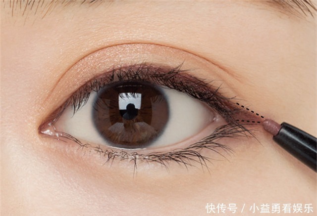 以为日本女孩都是裸妆,其实她们的自然化妆法,太高雅