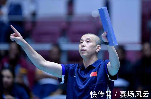 主教练|2位助理教练即将离开!郎平团队骨干只剩赖亚文,中国女排缺教练