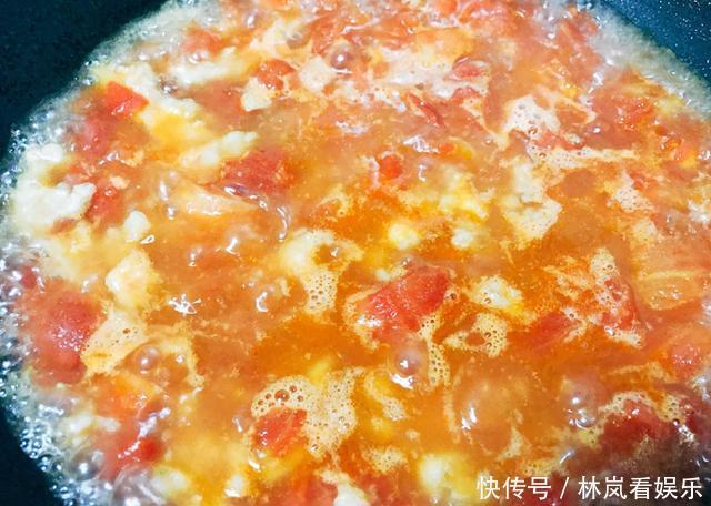 有个|为什么饭店的疙瘩汤,大小均匀又好喝,原来有个小妙招,简单学会