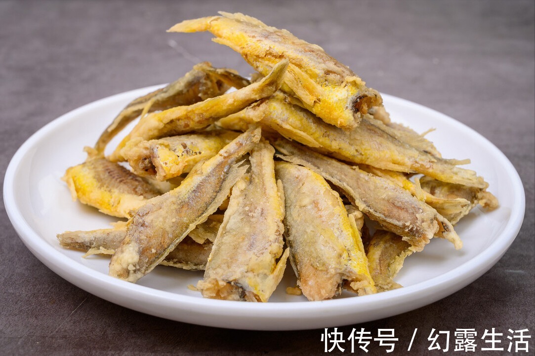 黄鱼|炸小黄鱼，别只会加面粉，多放这2样，出锅又酥又脆，凉了也不硬