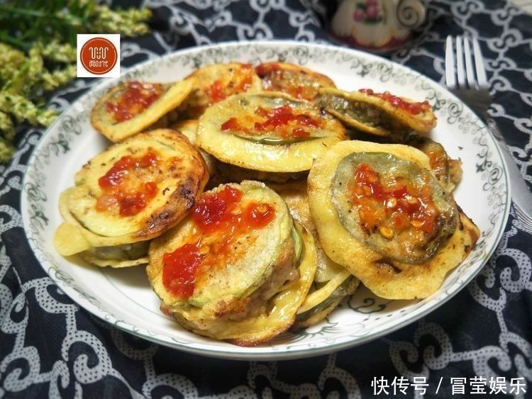 不用油炸的茄盒这样做,外酥里嫩,做起来简单,吃起来够味