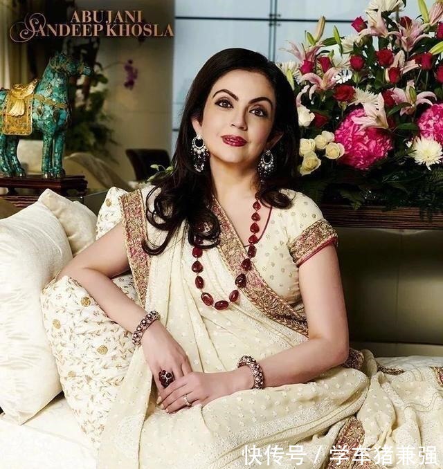 印度首富$印度首富老婆珠宝夸张且佩戴方式另类,而我们更适合轻奢珠宝!