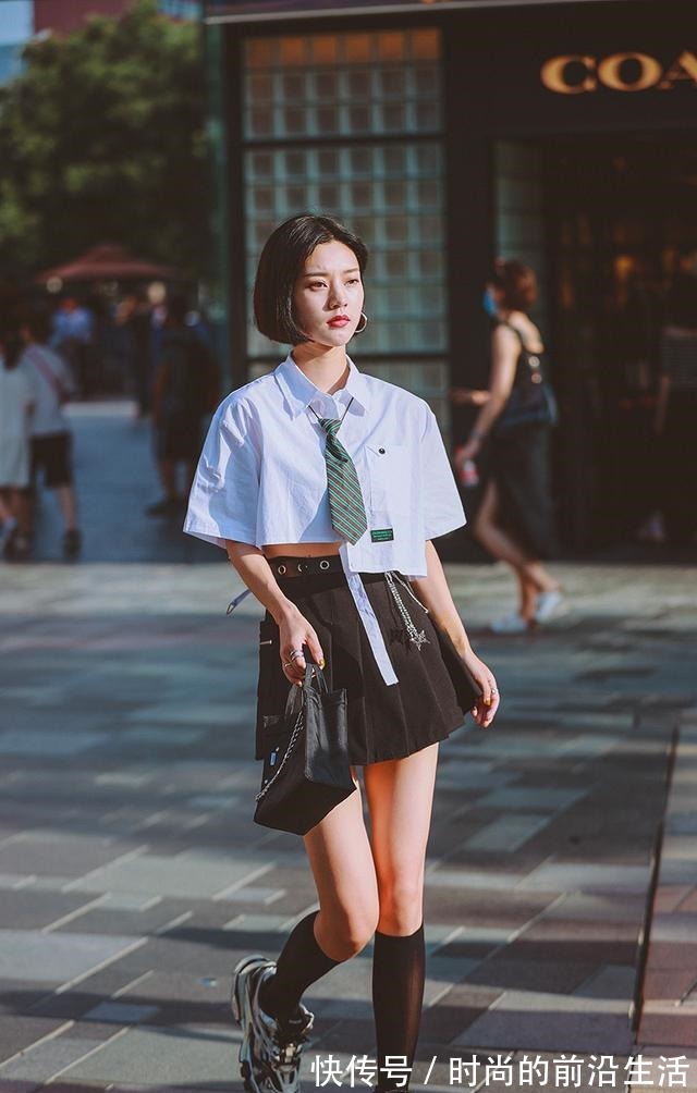 瑜伽裤","m":"7405088bf8c37eeeb2fa5d002c4dde73e99e28ee","nlabel":"stat_3045740437:zm.news.so.com:576O6aOf5rS75Zyw5Zu+,pageType_zmt,glevel_3","ntag":"tfashion;sfashion_时尚;kfashion_1:穿搭;kfashion_1:瑜伽裤;call_P:全类:时尚