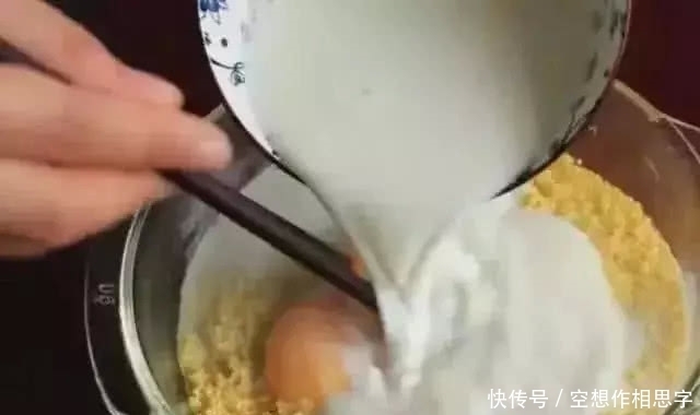 小米饼|小米不要老是熬粥喝了,放个鸡蛋做成饼,你会发现新大陆!