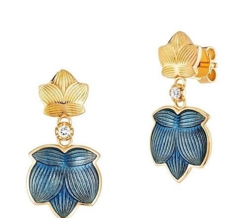 德国百年历史珠宝品牌, 将珐琅工艺手工雕刻,视觉效果特别吸引人