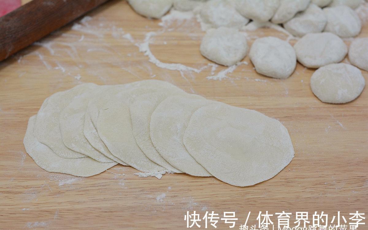 最近蔬菜有点儿小贵，试试素三鲜饺子，换着花样天天吃不腻