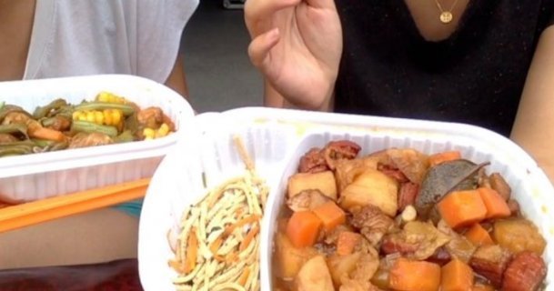 《乘风破浪的姐姐》开播后,吴昕晒节目组“盒饭”,有啥可豪横的