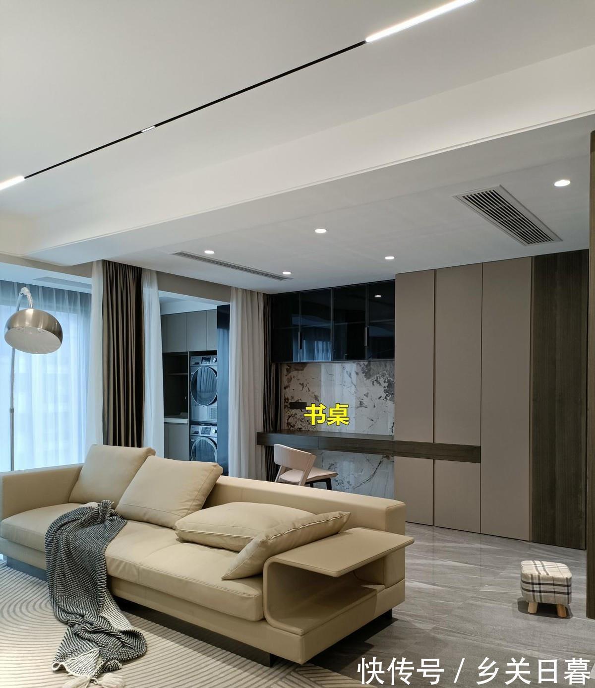 美滋滋|横厅装修找到模板了!沙发往前挪1米2,多排储物柜用美滋滋