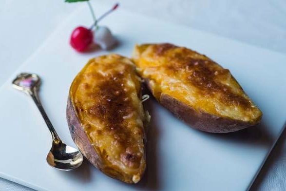 红薯这样做，奶香浓郁，又甜又糯还拉丝，比烤红薯好吃多了