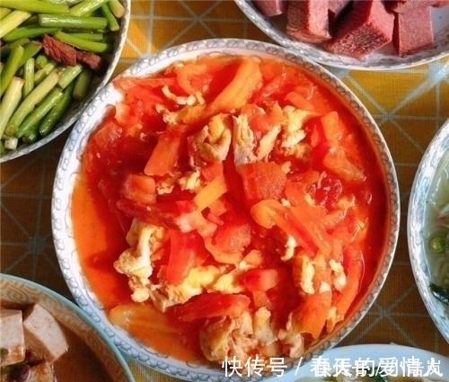 家常豆腐|同事生日请客吃饭,菜上齐后我很无语,一桌菜还没我买的蛋糕贵!