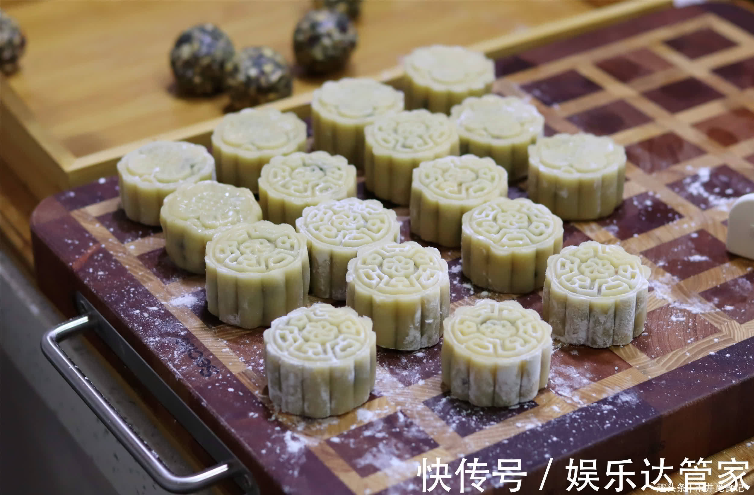 细砂糖|自制五仁馅月饼，不计成本，用这5样果仁可真香，连吃几个都不腻