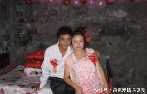 奇闻:农村“穷酸”婚礼,新娘穿睡衣结婚,网友:嫁给了爱情