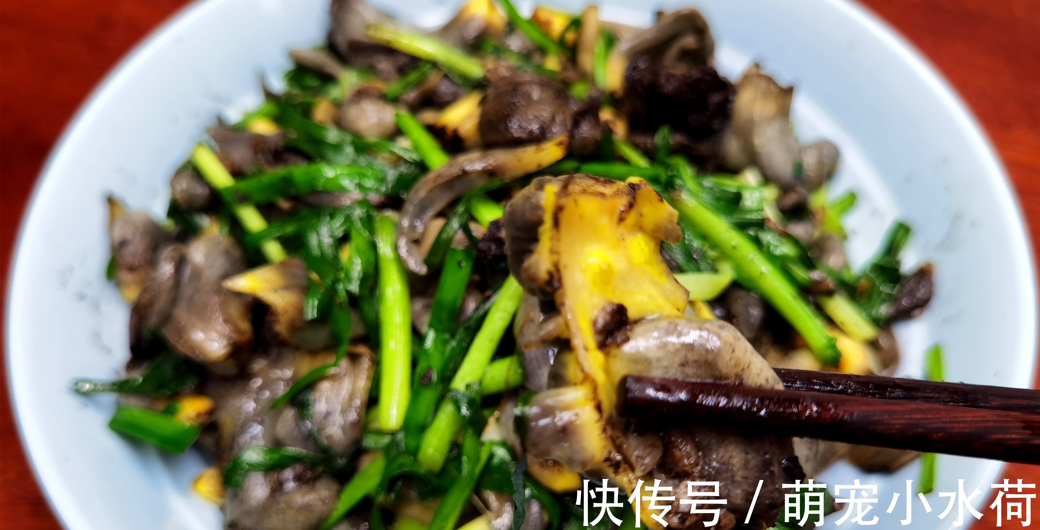 乌苠|此菜和玉米共生,农民见到就头痛,老外却拿它当美食,9美元1斤
