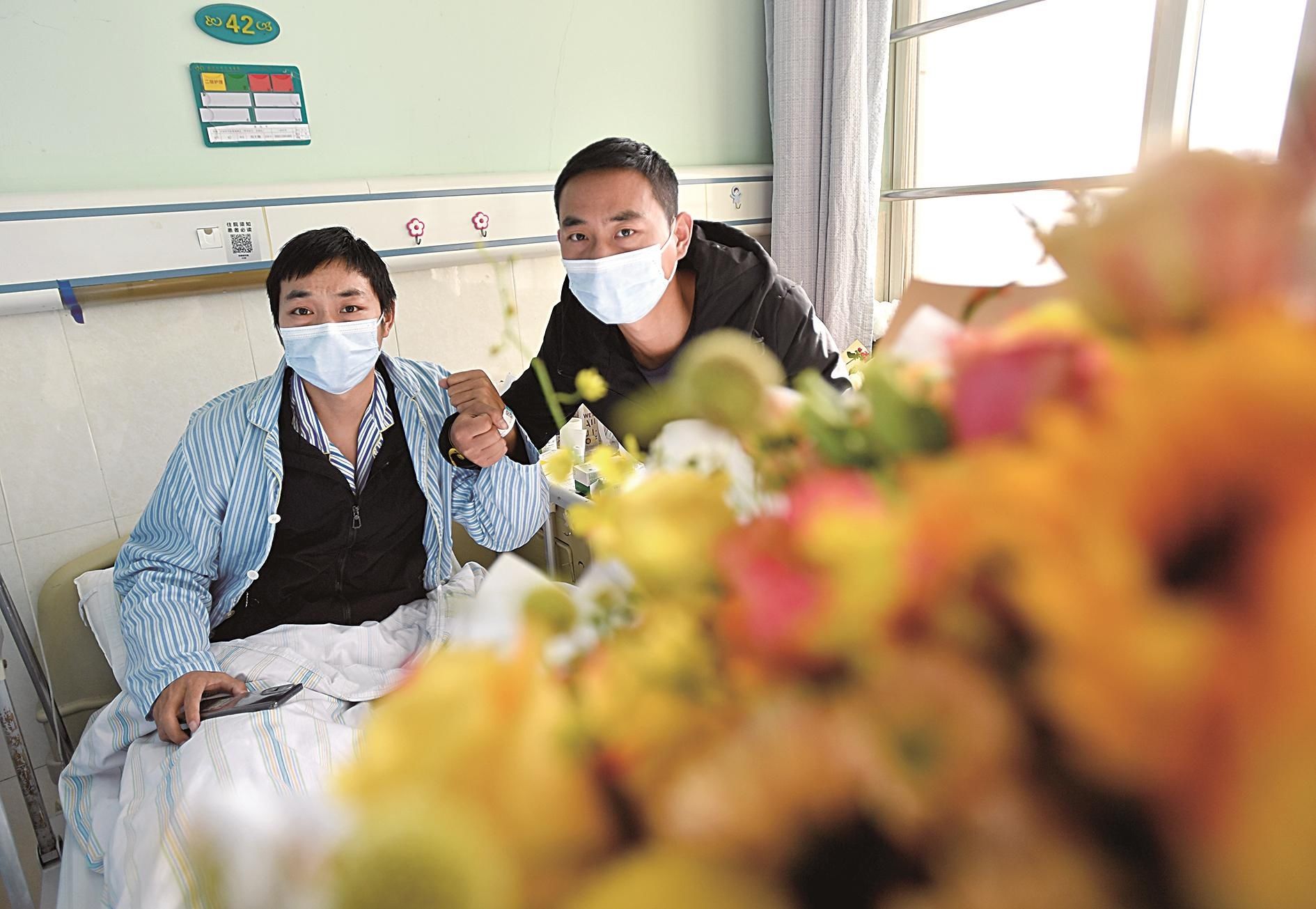 肝硬化|母子同患肝硬化急需手术东拼西凑只够一人费用慈母忍病痛让儿子先做肝移植