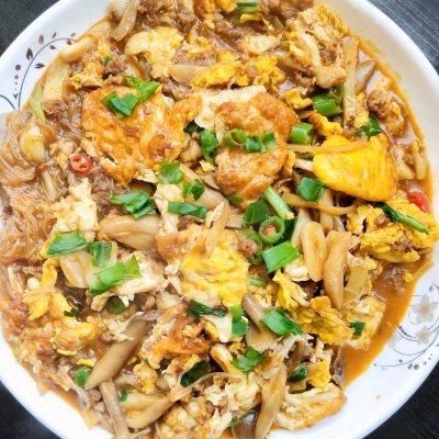 #暖冬酱在手，嗨吃部队锅#hin下饭的辣酱肉沫荷包蛋炒粉条