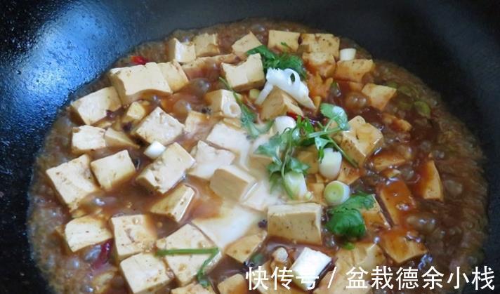 豆腐|豆腐这样做很下饭，从小吃到大，百吃不厌，用来拌饭汤汁都不剩！