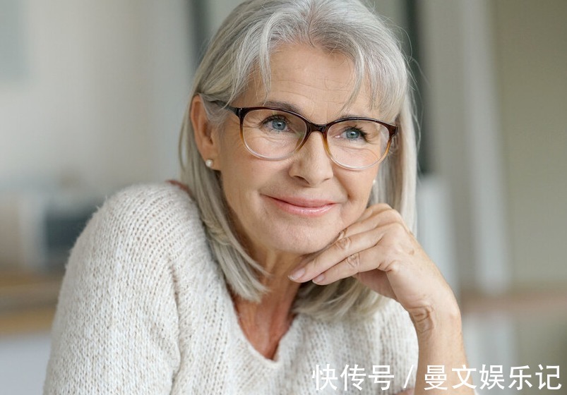 白发|白发脱发别怕,水杯里泡4味中药,养血润发,头发乌黑浓密起来