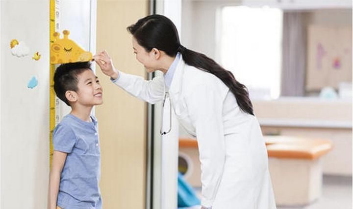 若孩子腿部有以下特征，身高往往会“后发制人”，大长腿跑不了