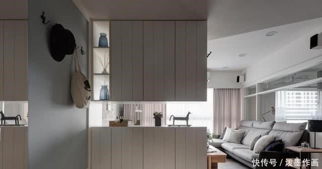 卷帘|她家一进门设隔断,沙发墙半透明,全屋空旷让人极度舒适