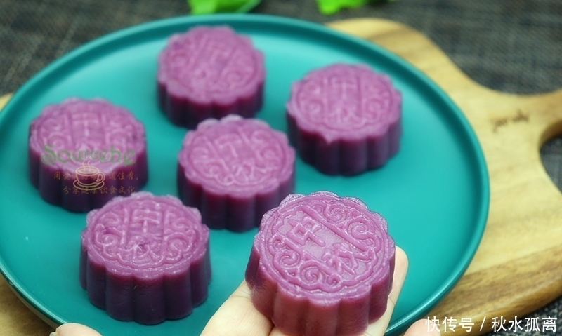 糯米粉|月饼新做法,比冰皮月饼简单,比广式月饼少糖,软糯香甜很好吃!