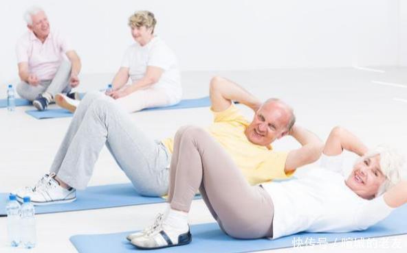 55岁后若4个动作还能轻松做,说明身体很健康,长寿“青睐”你