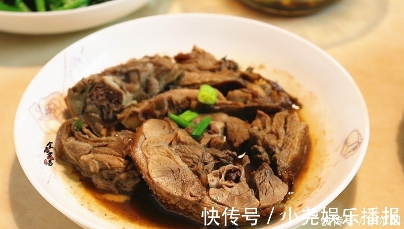 饭菜|周四做了此桌饭菜,顺手拍图发到家族群里,亲戚们纷纷点评