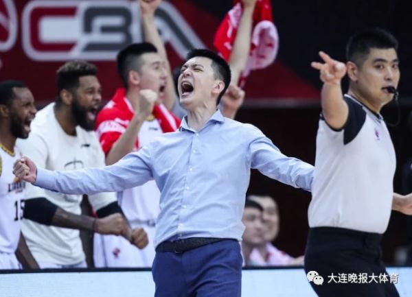 杨鸣工作室辟谣，否认出轨呼吁不要轻信谣言