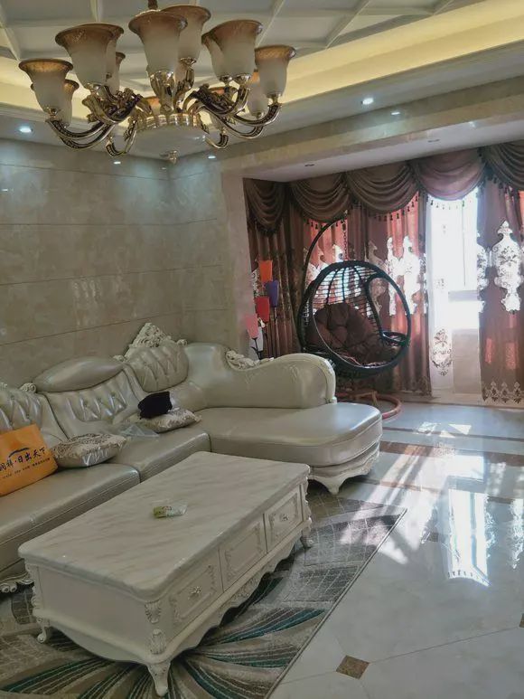 老公|老公坚持全屋贴瓷砖,一到春天,全家人恨不得去宾馆住!