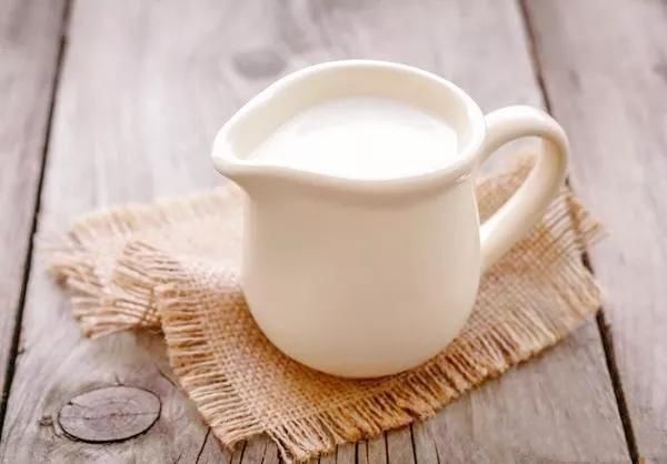 牛奶新吃法,不蒸不炸,搅一搅,烤一烤,外焦内嫩比蛋挞还好吃