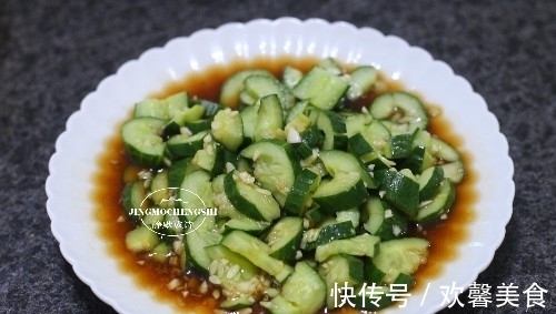 晒晒我家的清淡晚餐，一桌全是素菜，网友：全家属兔子的？