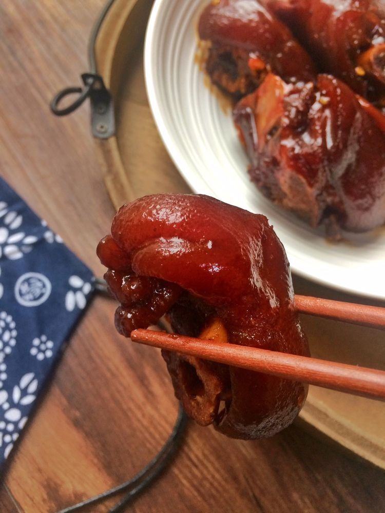 家常红烧猪蹄，满满的胶原蛋白，女人要常吃，更显年轻