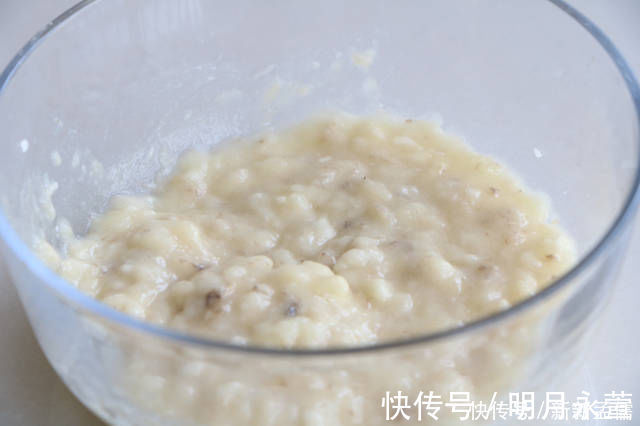 夏天就馋这懒人早餐,不加盐不加油,2分钟出锅,比蛋糕还好吃