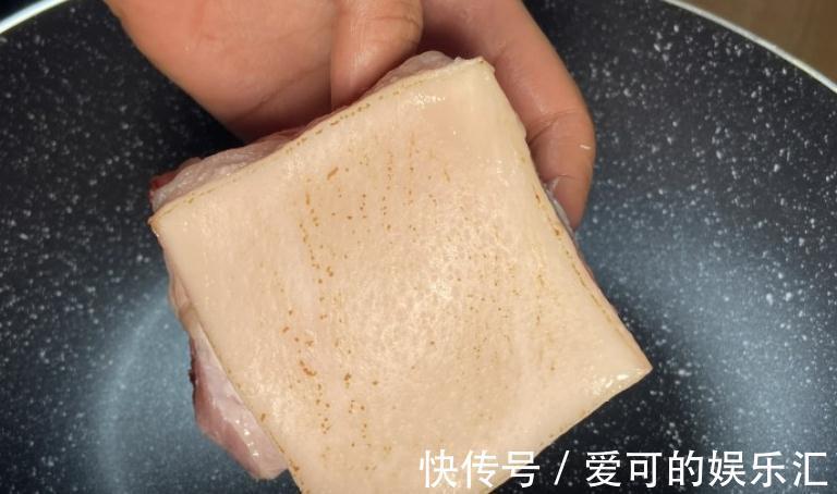 饭店的红烧肉为啥好吃,原来是有技巧,教你一招,软糯鲜香不肥腻