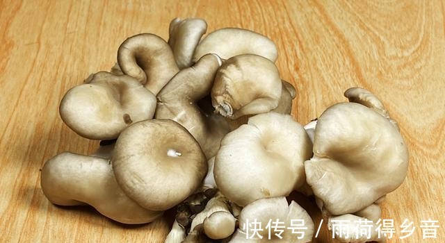 做法|冬季多吃蘑菇，教你1个好吃做法，3天不吃就嘴馋，太香了！