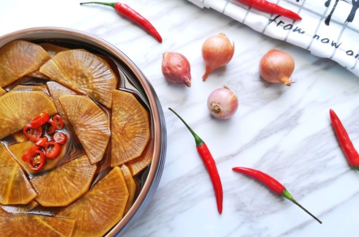 好吃|被很多人“嫌弃”的蔬菜，简单一拌真好吃，2块钱就能做一大盆