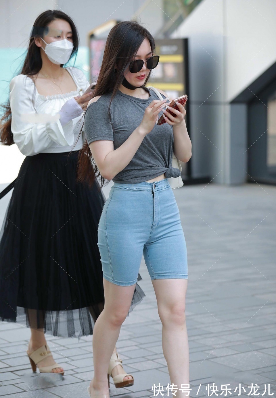 美女 舞蹈学院的大长腿美女实在是太漂亮，爸爸喜欢的类型，妈妈也说好