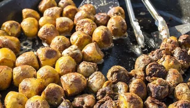 假如饭店老板免费请你吃半年外卖,必须吃4种食物,学生怎么选