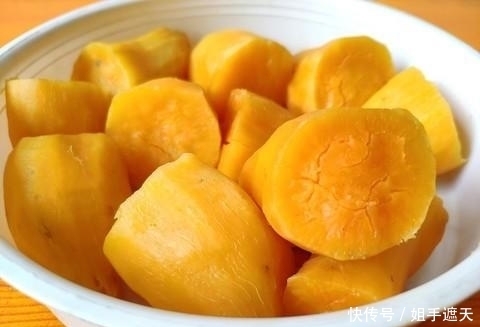 红薯|蒸红薯时,锅里加水就错了,教你一种新吃法,做出来比烤红薯还甜