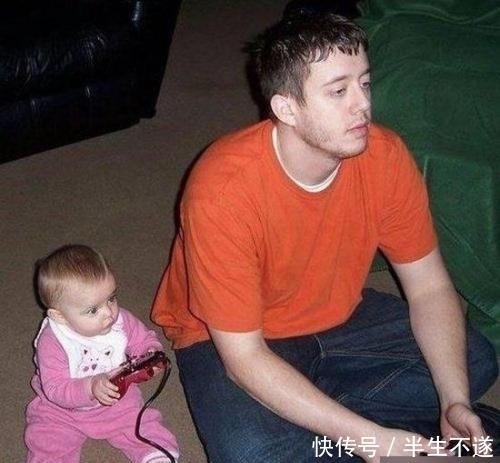 熊爸爸|熊爸爸带孩子:宝宝心里苦,但宝宝不说,太逗了