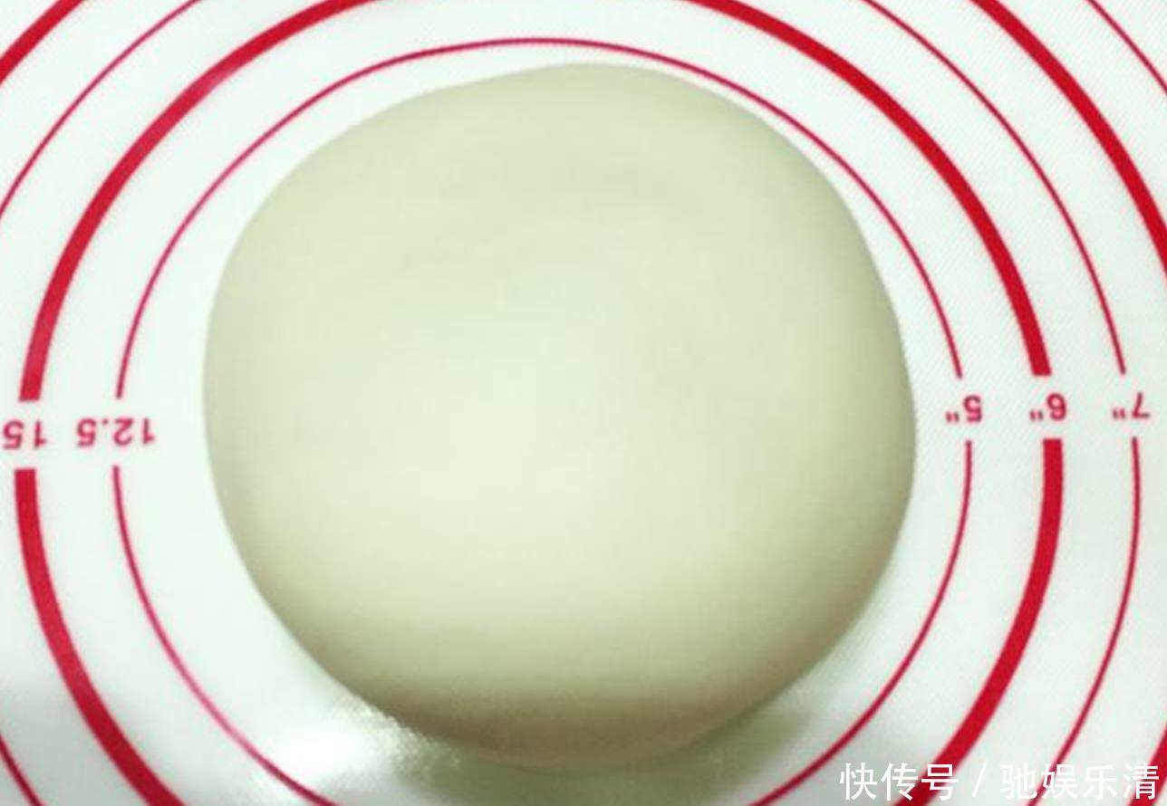 煎饼果子里的薄脆做法,单吃也好吃,又香又脆,做法很简单