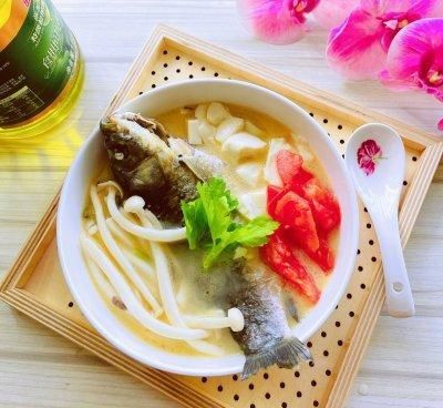 白色情人节限定美味 鲫鱼豆腐汤