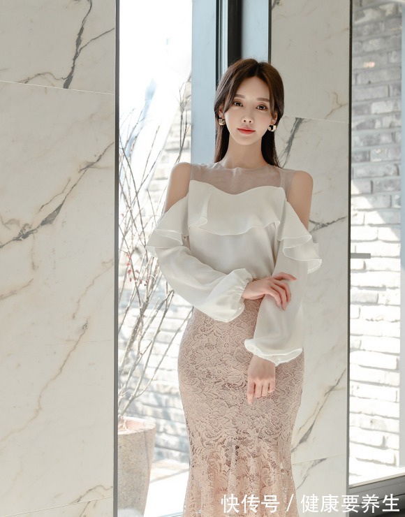 高跟鞋 法式小香风上衣搭配蕾丝鱼尾半身裙,凸显女性时尚优雅的气质!