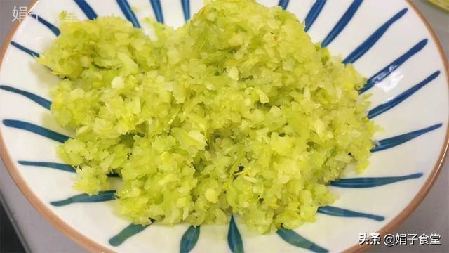 猪肉饺子好吃有窍门，调馅多加这一步，比饺子馆的好吃，又鲜又香