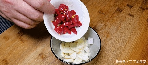 一张豆皮,一把韭菜,做人见人爱的素食小炒,简单易做,好吃不贵!