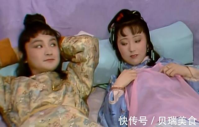 薛宝钗&林黛玉和贾宝玉一桌吃、一床睡,亲昵胜过夫妻,为至死清白如玉?