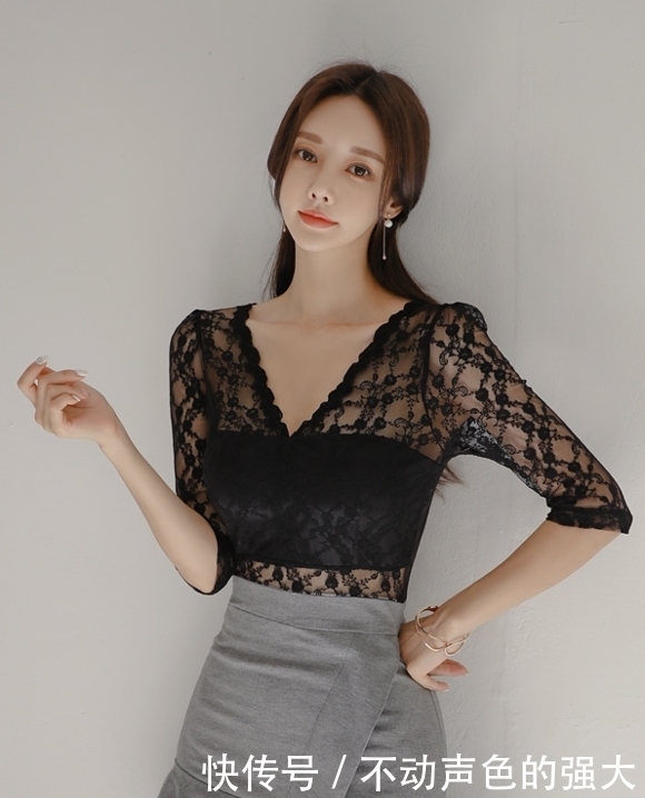 孙允珠穿上裙子的样子,显得格外有魅力,而不轻浮