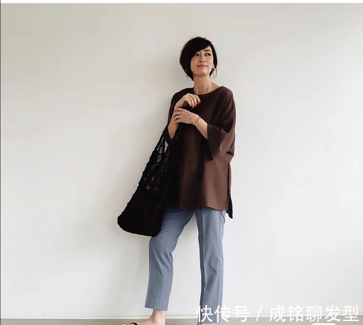 减龄|秋装搭配怎么减龄？瞧瞧这些50+日本主妇的搭配，赢在高级又大气